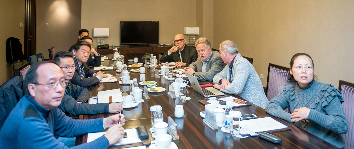 美国康宁翰集团董事长一行来必赢亚洲集团交流座谈