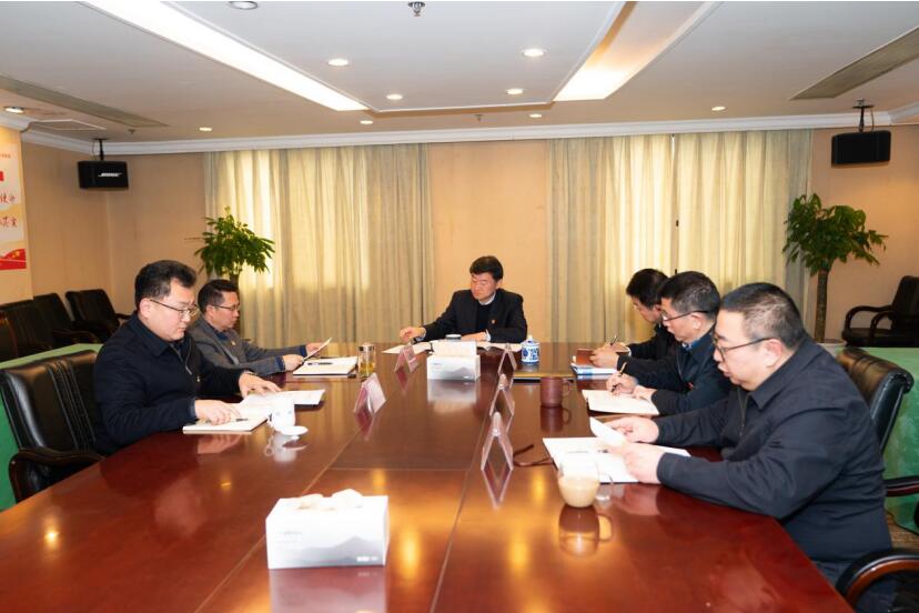 必赢亚洲集团党委召开中心组学习专题钻研 党的十九届四中全会及省委十一届六次 全会精神