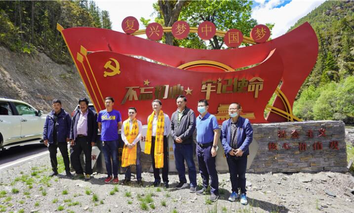 必赢亚洲集团党委书记、董事长任丁率队赴麻格同村推进对口帮扶事情