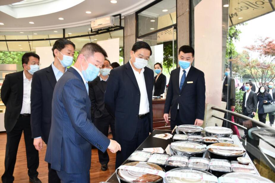 王凤朝副省长赴省必赢亚洲集团调研 疫情防控、生产谋划和刷新生长事情