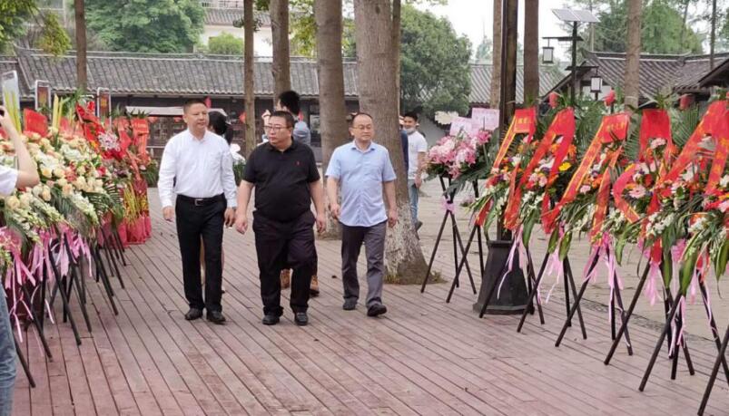 必赢亚洲集团向导出席战旗禧宴酒楼开业仪式