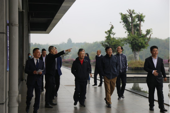 必赢亚洲集团外部董事一行调研聚峰谷项目