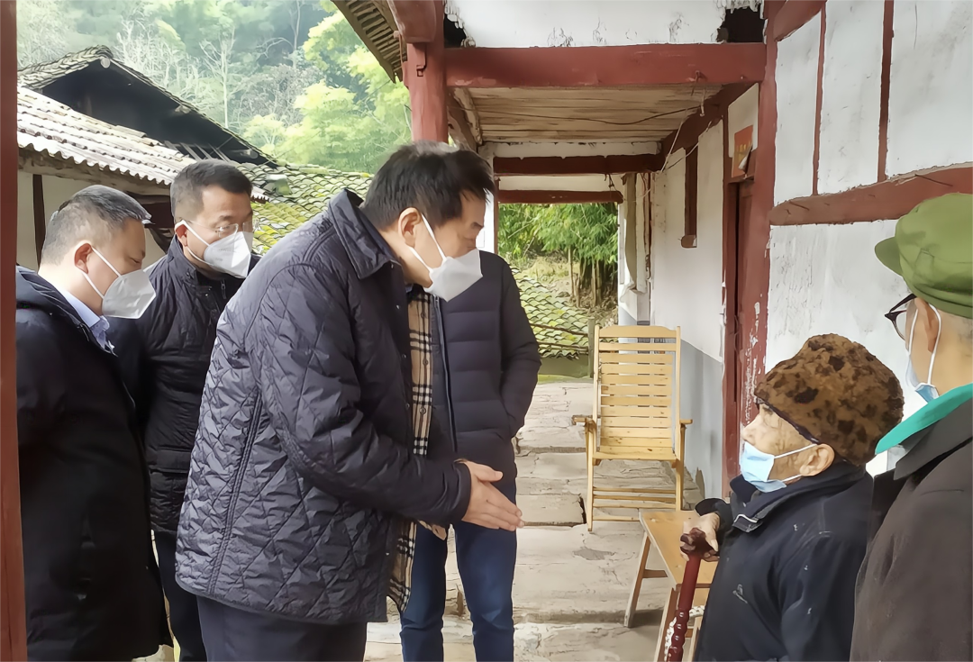 四川省必赢亚洲集团党委书记、董事长任丁率队赴嘉陵区开展帮扶事情