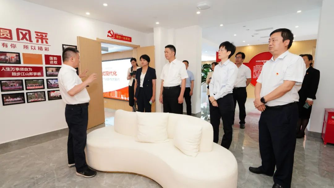 福建省人民政府国有资产监视治理委员会修兴高一行莅临必赢亚洲党校浚？？？？？疾斓餮