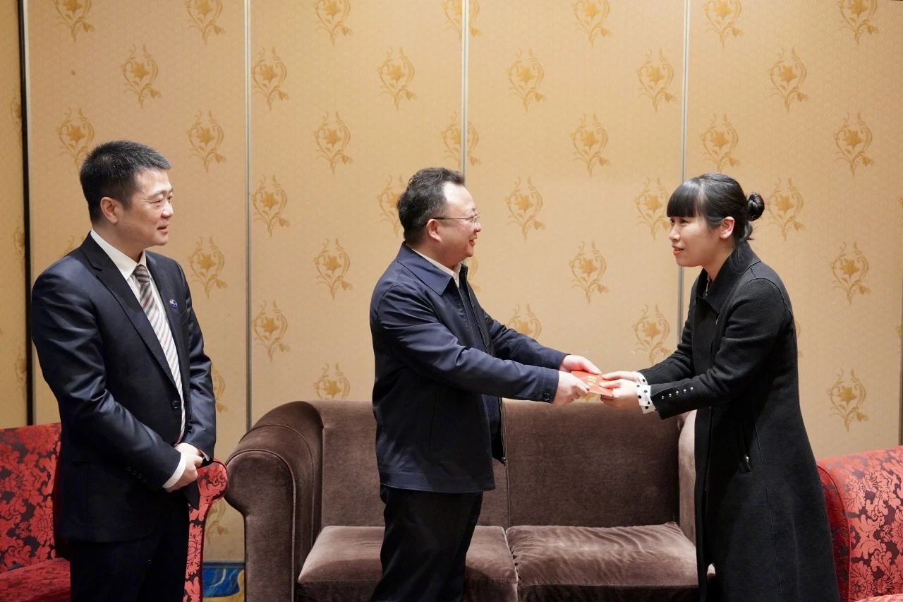 省国资委党委委员、副主任何政一行走访慰问省必赢亚洲集团生涯难题党员