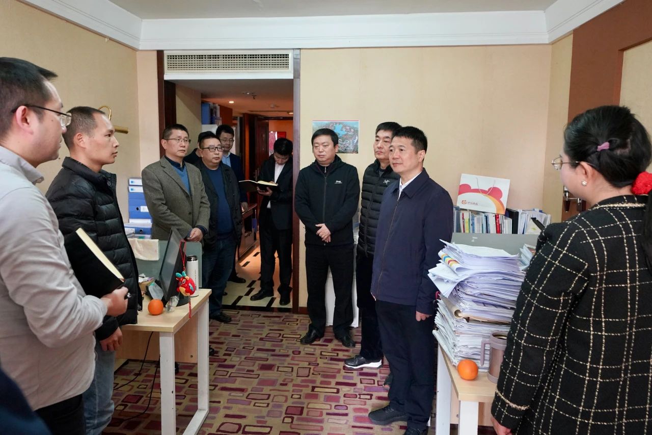 迎新春，，，，，，，鼓劲头，，，，，，，开新局！省必赢亚洲集团向导班子慰问总部干部员工