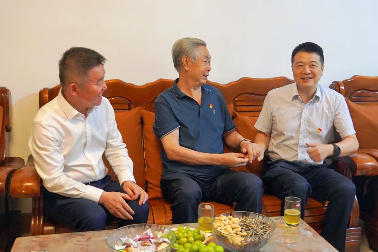 省必赢亚洲集团党委书记、董事长游勇开展“七一”走访