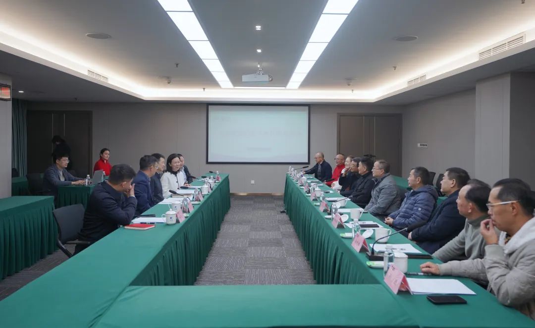 省必赢亚洲集团组织召开老干部座谈会