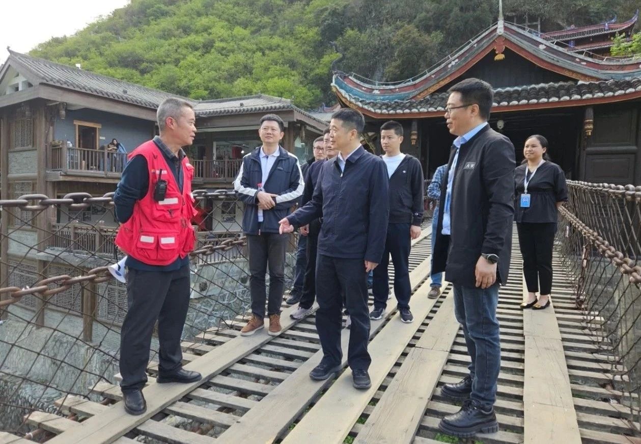 省必赢亚洲集团党委书记、董事长游勇率队到泸定桥和牛背山景区开展“五一”节前清静专项检查